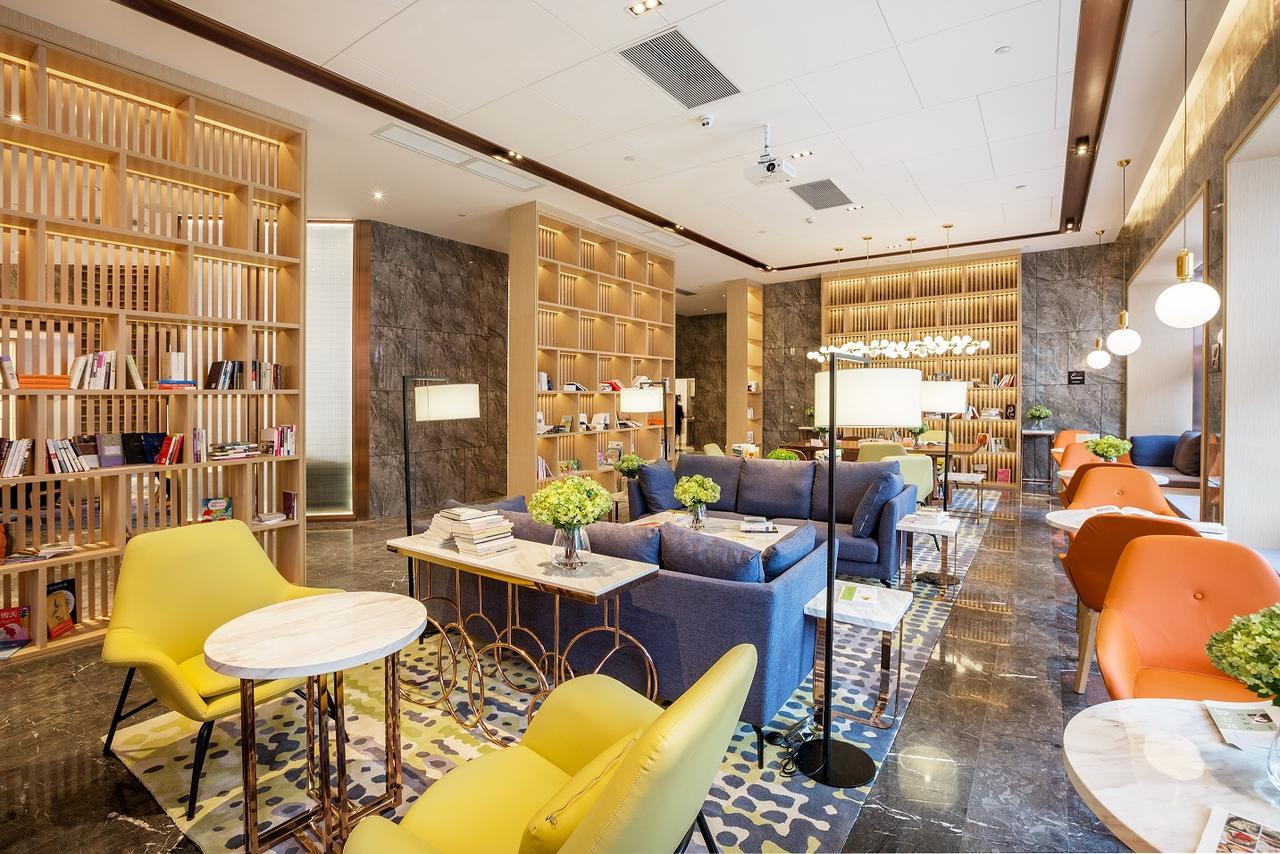 Shenzhen Bantian Huaweizhongcheng Atour Hotel Exterior photo