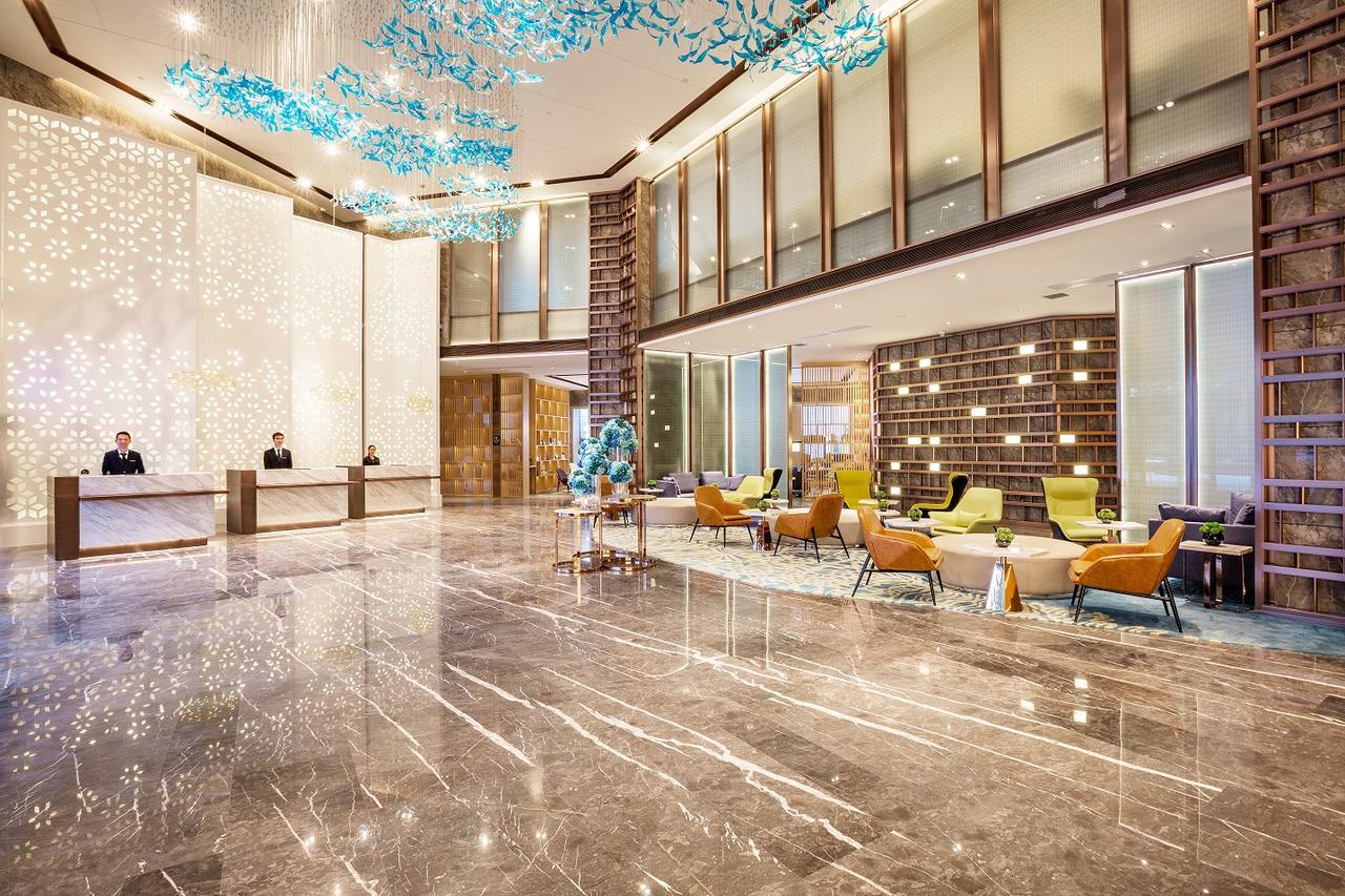 Shenzhen Bantian Huaweizhongcheng Atour Hotel Exterior photo
