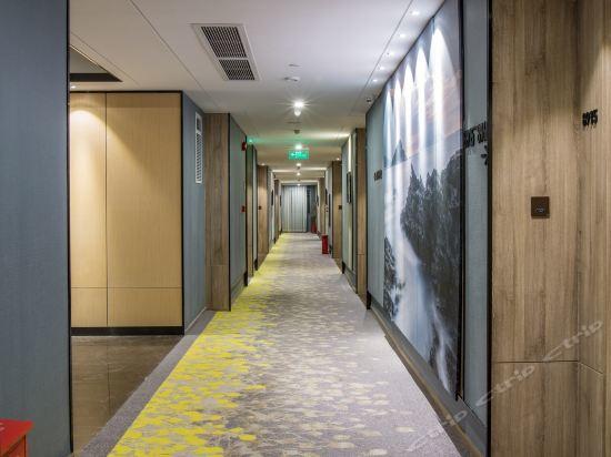 Shenzhen Bantian Huaweizhongcheng Atour Hotel Exterior photo