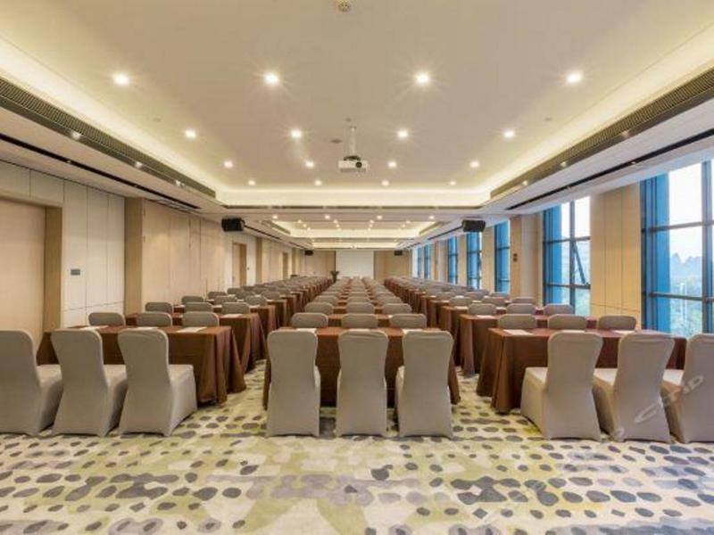 Shenzhen Bantian Huaweizhongcheng Atour Hotel Exterior photo